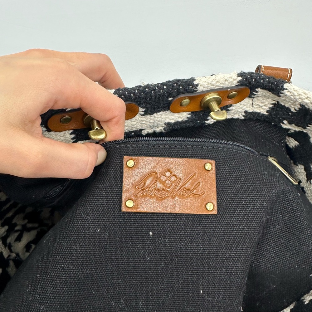 ⛔️SOLD⛔️Patricia Nash Black & Cream Hand Loomed Aztec Pattern Leather Strap Tote - Picture 10 of 10